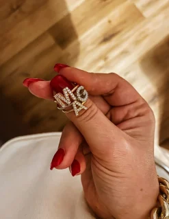Anello Regolabile Lettera Big in Pavè di Zirconi COLORE ARGENTO Dorato LETTERA lettera A COLORE ZIRCONI zirconi bianchi