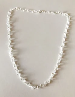 Collana Corta con Catenina a Forma di Cuore COLORE ARGENTO Bianco