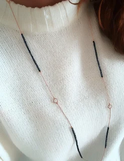 Collana Lunga Rosè con Cristalli Blu e Zirconi