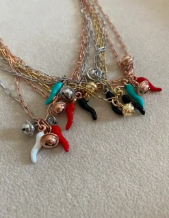 Collana Maglia Rettangolare Cornetto e Campanellino COLORE ARGENTO Bianco COLORE SMALTO rosso