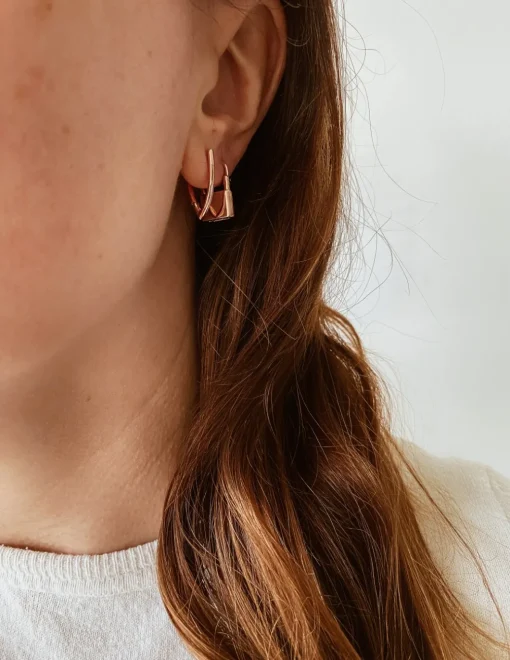Monorecchino a Forma di V Bombata COLORE ARGENTO Bianco